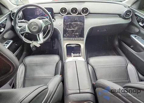 2022 Mercedes-Benz C 300 z USA, uszkodzony, nr VIN W1KAF4GB3NR019779